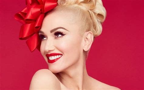 Happy Birthday Gwen Stefani Singer Announces A Deluxe Christmas Album