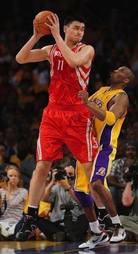 Die auf 72 spiele verkürzte regular season wird in einem neuen modus ausgespielt. Who is the tallest active NBA player? - Quora