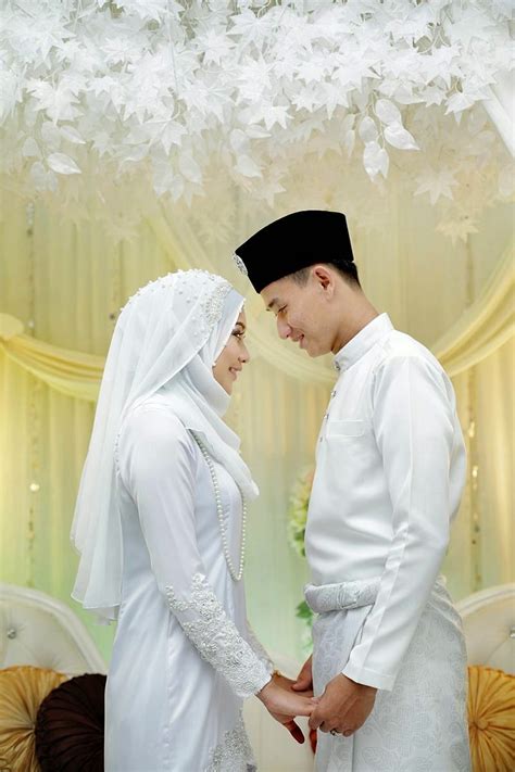 Bingung menyiapkan kebaya muslimah yang akan kamu kenakan di hari akad nikah nanti. Manisnye diary: Wedding #2: Baju akad nikah dan sanding ...