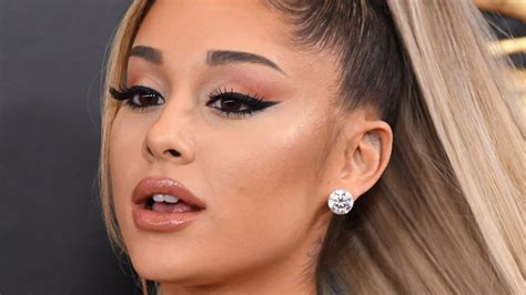 How To Achieve An Ariana Grande Signature Cat Eye Look