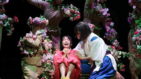 Chihiros Reise Ins Zauberland So Fantastisch Sieht Das Ghibli Meisterwerk Als Theaterstück Aus