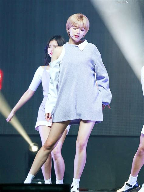 Twice Jeongyeon Kpop Girl Groups Kpop Girls Dance Performance Stage Outfits Twice Ballet