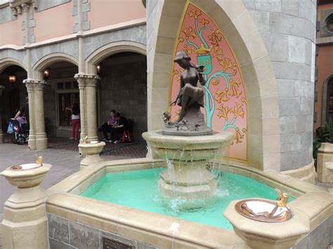 Cinderella Fountain Magic Kingdom Florida Usa