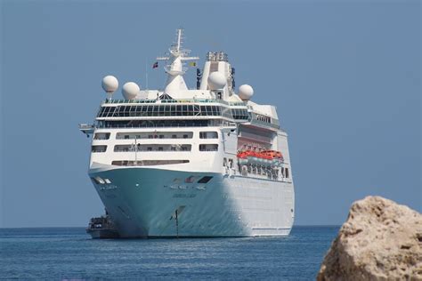 You can expect between 1592 to 1910 passengers on a typical sailing. Photos: Empress of the Seas - Cruise Industry News ...