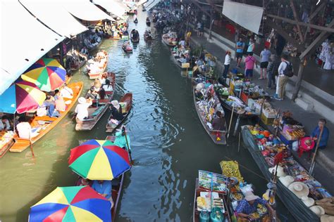 Guide To Bangkok Damnoen Saduak Floating And Maeklong Markets Travel