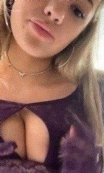 Breckie Hill Squeezing Her Cute Titties Onlyfans Thothub Free