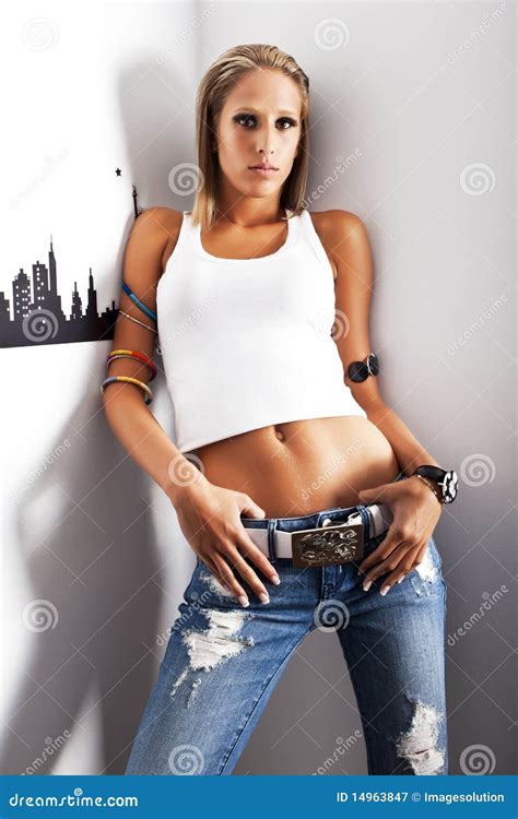 Schöne Junge Frauen Die Jeans Tragen Lizenzfreie Stockfotografie Bild 14963847