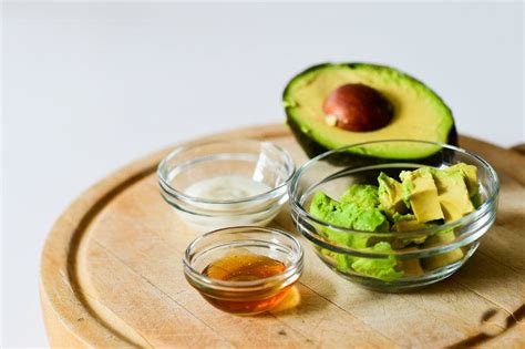 10 Homemade Avocado Facial Masks For Glowing Skin