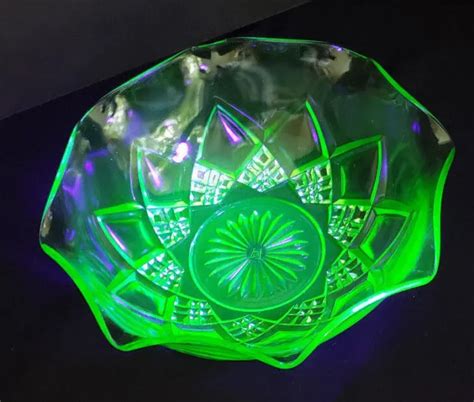 VINTAGE HAZEL ATLAS Vaseline Diamond Arches Green Uranium Glass 9 Dish