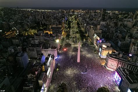 Pictured More Than A Million Argentina Fans Pack Streets Of Buenos Aires After World Cup