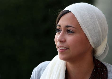 Supreme Court Rules For Muslim Woman Denied Job Over Head Scarf Chicago Tribune