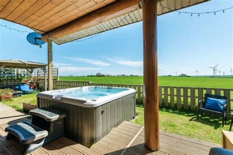 14 Log Cabins And Lodges With Hot Tubs Yorkshire Coast 2021 Best