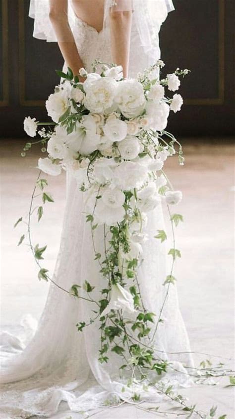 35 Elegant White Wedding Bouquets You Will Love Mrs To Be