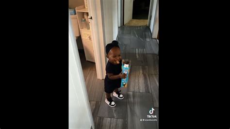 Dad Catches Daughter Stealing Snacks Her Reaction Is Absolutely Hilarious Watch Trending
