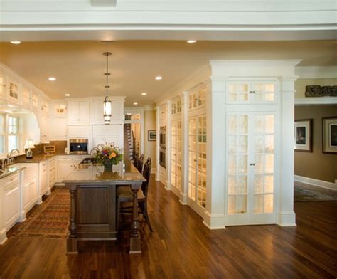 White kitchen cabinets are easily the most popular color choice, and there is something special about the color white. White Kitchens