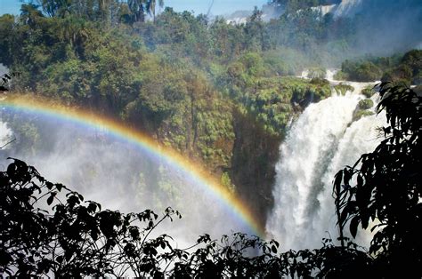Into The Devils Throat Iguazu Falls Runawaybrit