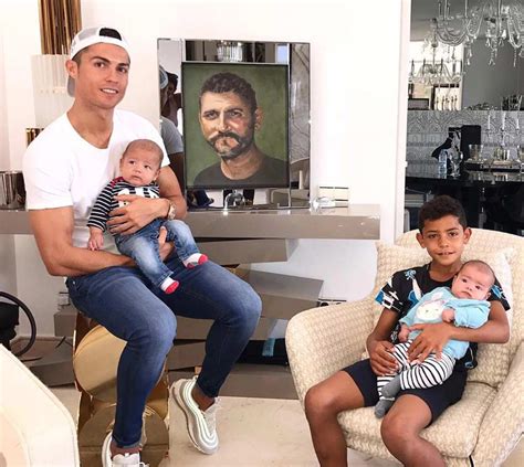 Mateo Ronaldo Mother Cristiano Ronaldo Reveals He S Expecting Second