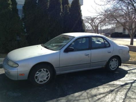 Purchase Used 1997 Nissan Altima Gxe Sedan 4 Door 24l In Chicago