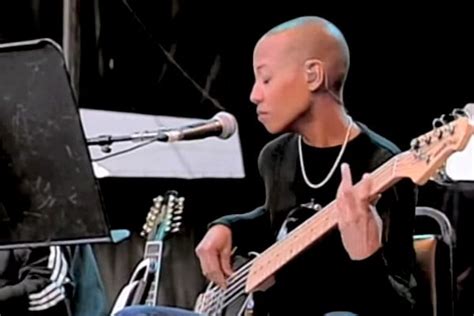 Acoustic David Bowie With Gail Ann Dorsey “heroes” Live No Treble