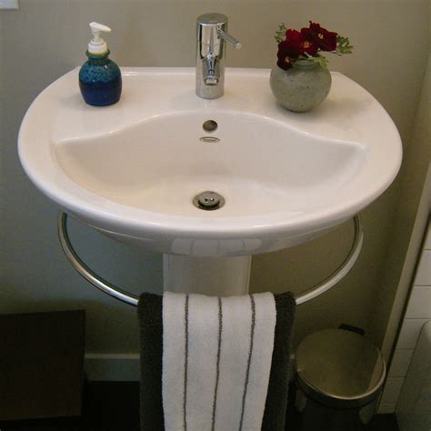 Shop small and large modern bathroom pedestal sinks and vintage pedestal sinks which includes corner, glass, widespread and much more with different styles. Modern Pedestal Sink With Towel Bar - HomesFeed