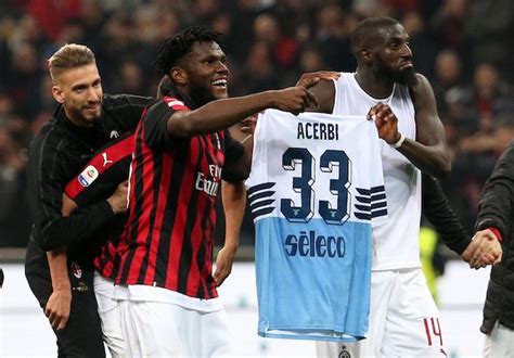 Andreas pereira will replace the injured luis alberto, while felipe caicedo could ac milan have been winning at both half time and full time in 14 of their last 17 away matches (serie a). Milan-Lazio, Bakayoko e Kessié provocano Acerbi portando ...