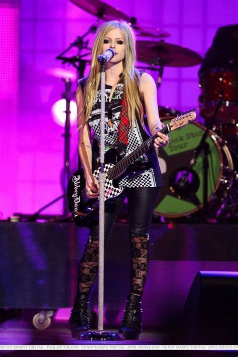 June 19 Mmvas Live Performance Avril Lavigne Photo 23075628 Fanpop