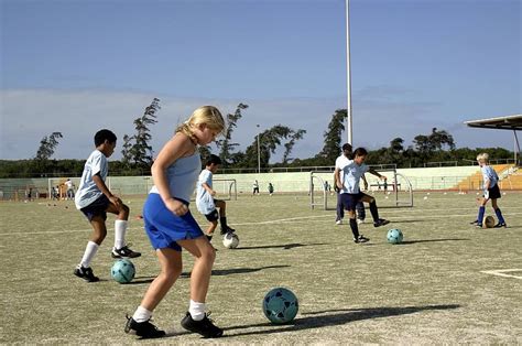 الفتيات ، أولاد ، تلعب ، كرة القدم ، الأطفال ، أطفال ، لعبه ، رياضة