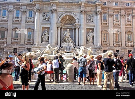 Trevi Fountain Fontana Di Trevi Rome People Crowds Tourists Ital Hi Res