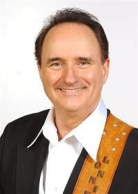 The pioneer, known for his long association with nine network in australia, has died at the age of 89 after a battle with cancer. 1000+ images about BANDSTAND (Brian Henderson) on ...