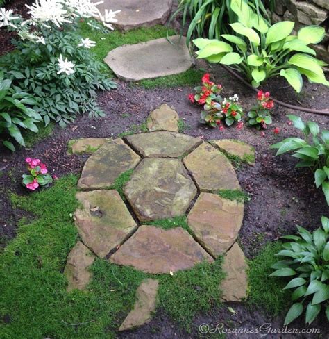 Rock gardens are ideal for people who live busy lives and can't be bothered to stay on top of mowing the lawn, watering the garden, pruning the flowers, or weeding the yard. Gartenkunst: Eine Sprungbrett-Schildkröte? - Rosannes ...