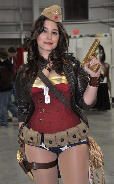 Wonder Woman Cosplay She D Not Real Skinny But I Think She Looks Good Too Much Skin For Me To