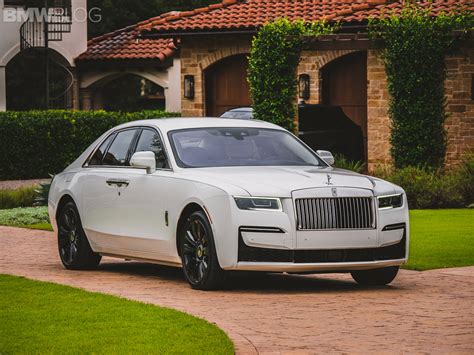 Video Rolls Royce Ghost Goes For A Drive In The Uk
