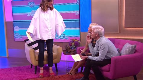 This Morning Fans Slate Trinny Woodalls Outfit As Phillip Schofield Says She Looks Like A