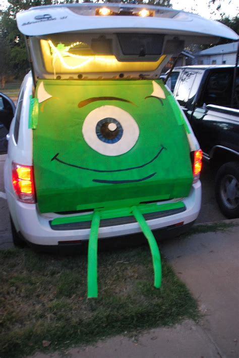 We've even suggested some clever and creative ideas to give you the spookiest. 18 Trunk-or-Treat Car Decorating Ideas | Make It and Love It