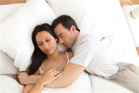 Ce Que Votre Position En Dormant R V Le De Votre Couple