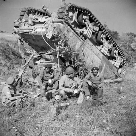 Ww Photo Wwii British Rac M Sherman Tank Tea Time World War Two