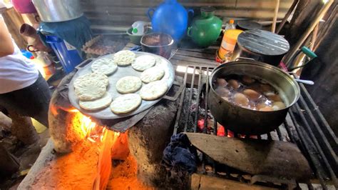SalvadoreÑas Haciendo Tortillas En Comal Y LeÑa Para El Almuerzo Youtube