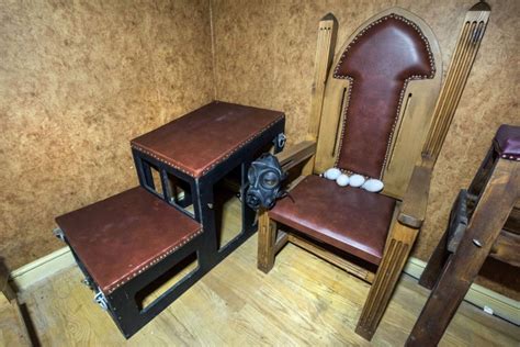 Creepy Photos Of Disused Staffordshire Swingers Club Ravaged By Hands