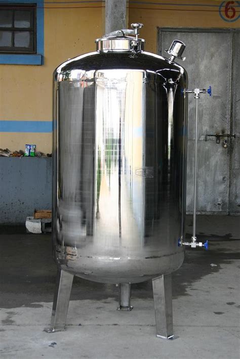 Tangki air stainless steel dirancang sebagai tempat penyimpanan air bersih. Rudy Dewanto: TANGKI AIR STAINLESS STEEL