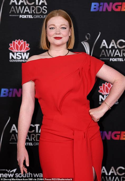 Golden Globes 2022 Succession Star Sarah Snook Wins Best Supporting