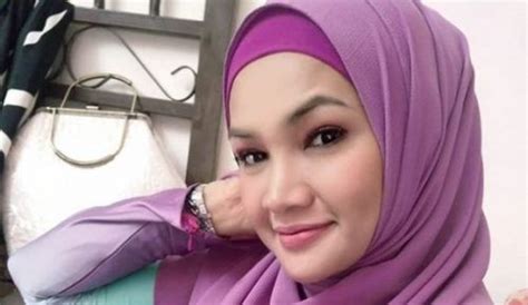 Blog gosip artis malaysia yang terbaru, sensasi dan panas. Zarina Zainuddin Didenda RM17,500 Jual Produk Kosmetik ...