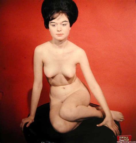 Some Very Real Vintage Pinup Girls Are Posing Nude Solo
