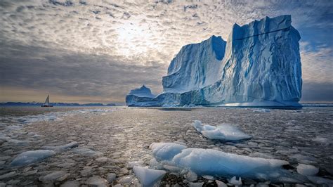 Iceberg In Greenland Hd Wallpaper Backiee Free Ultra