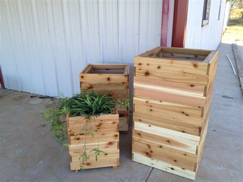 The best part about this project was how easy it then, place the plastic planter inside the box, upside down as well. Ana White | Tall Cedar Planters - DIY Projects