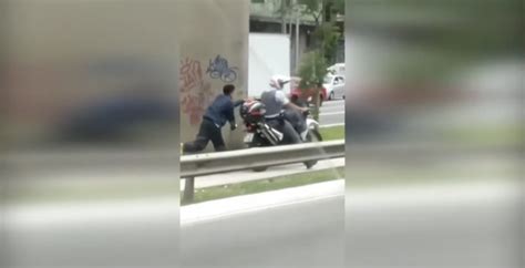 Poliziotto Ammanetta Spacciatore Alla Moto Dago Fotogallery