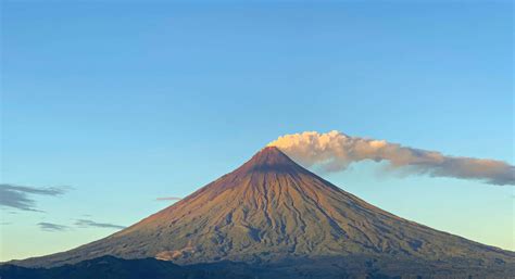 Download Mayon Volcano White Smoke Wallpaper