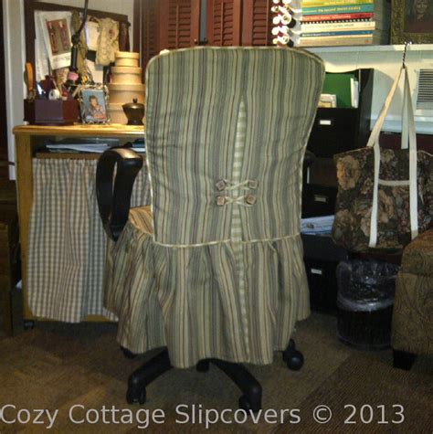 Last week i mentioned that i got a new chair for my desk at home. Cozy Cottage Slipcovers: New Office Chair Slipcovers