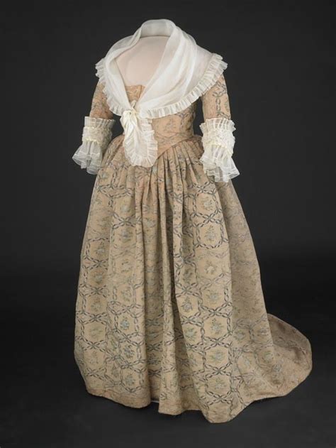 Early 1780s Gown Worn By Martha Washington In 2020 20th Century