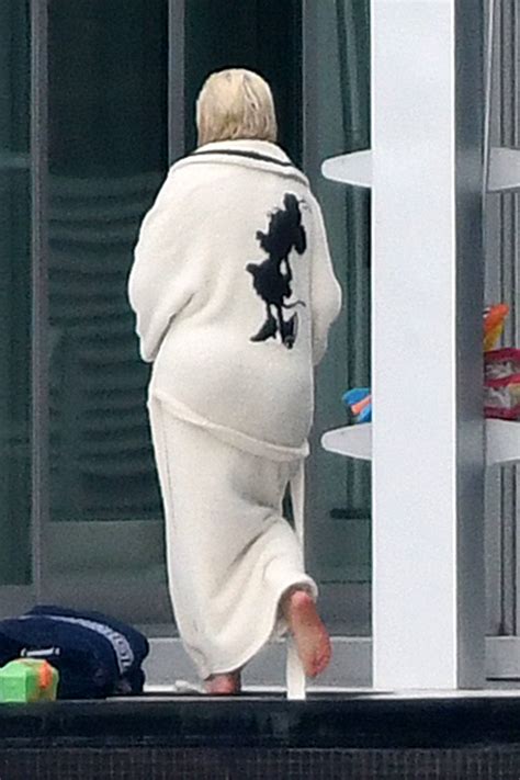 Christina Aguilera Wears A Black Swimsuit In Miami Gotceleb