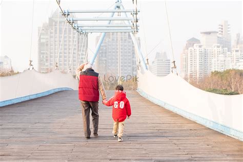 Grandpa And Grandpa Lead Grandson Across The Bridge Picture And Hd Photos Free Download On Lovepik